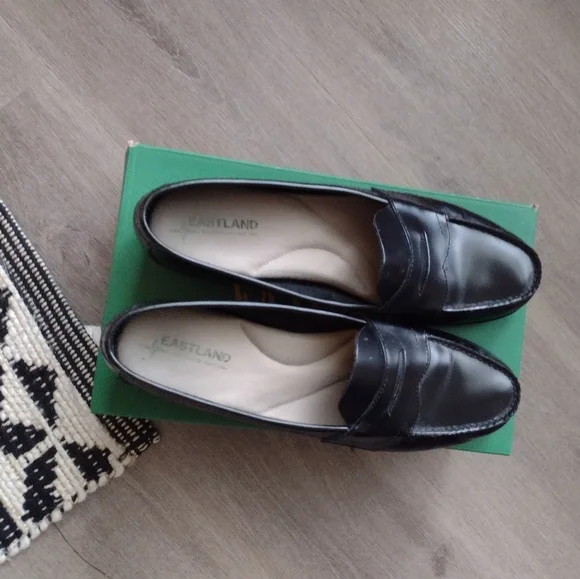 Eastland leather Classic II penny loafer women, 11 narrow - Picture 9 of 14